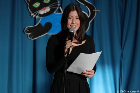 Otroci Osnovne šole Marije Vere so pozdravili pomlad in se spomnili knjižnih junakov (15)